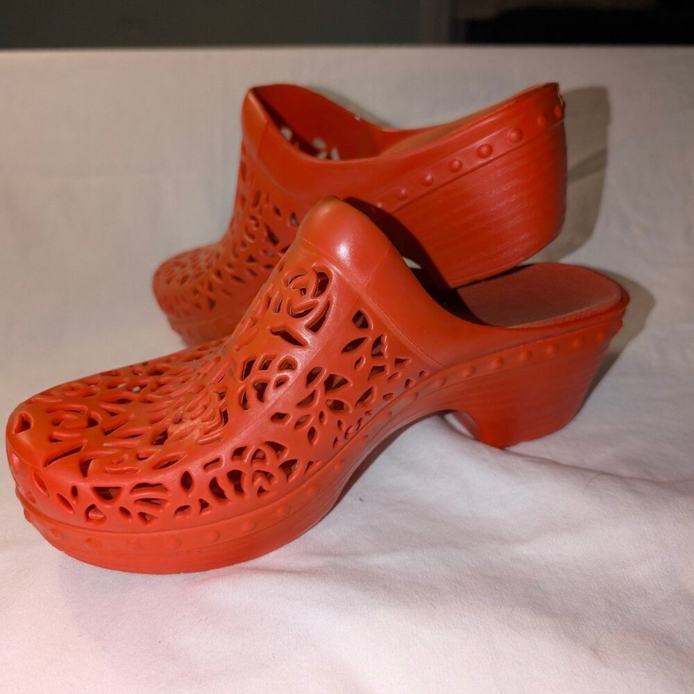 Dansko Bright Orange Ventilated Clogs – EU 37 – Lightweight Women’s Slip‑On